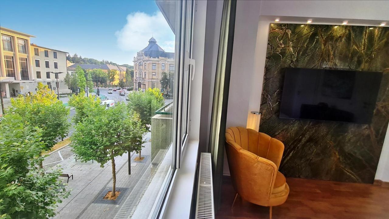Main Square 5 Star Luxury Apartment With View 克卢日-纳波卡 外观 照片